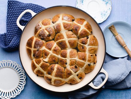 Tear-n-Share Sticky Hot Cross Buns